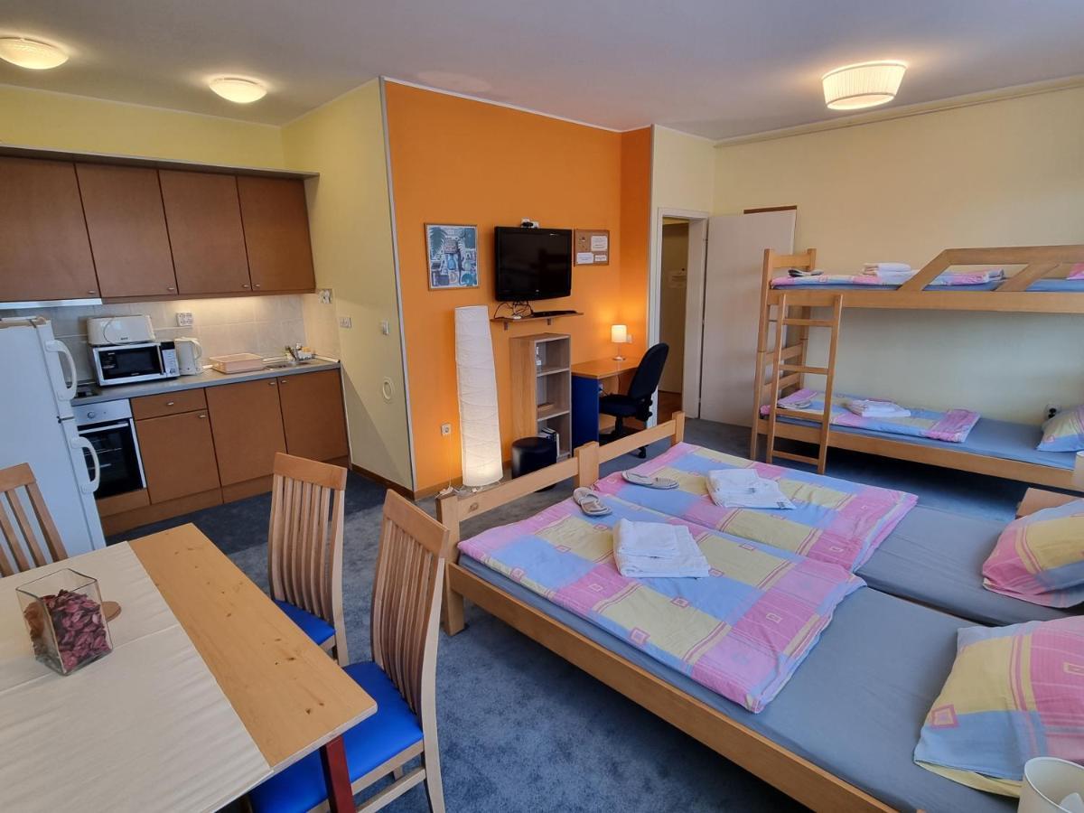 Spirit Hostel And Apartments Belgrád Kültér fotó