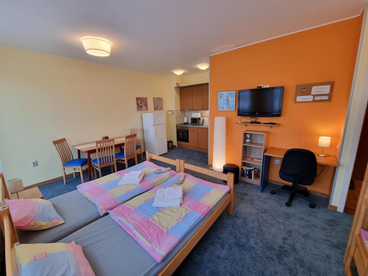 Spirit Hostel And Apartments Belgrád Kültér fotó
