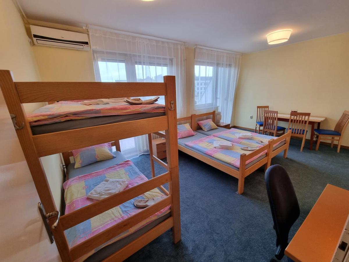 Spirit Hostel And Apartments Belgrád Kültér fotó