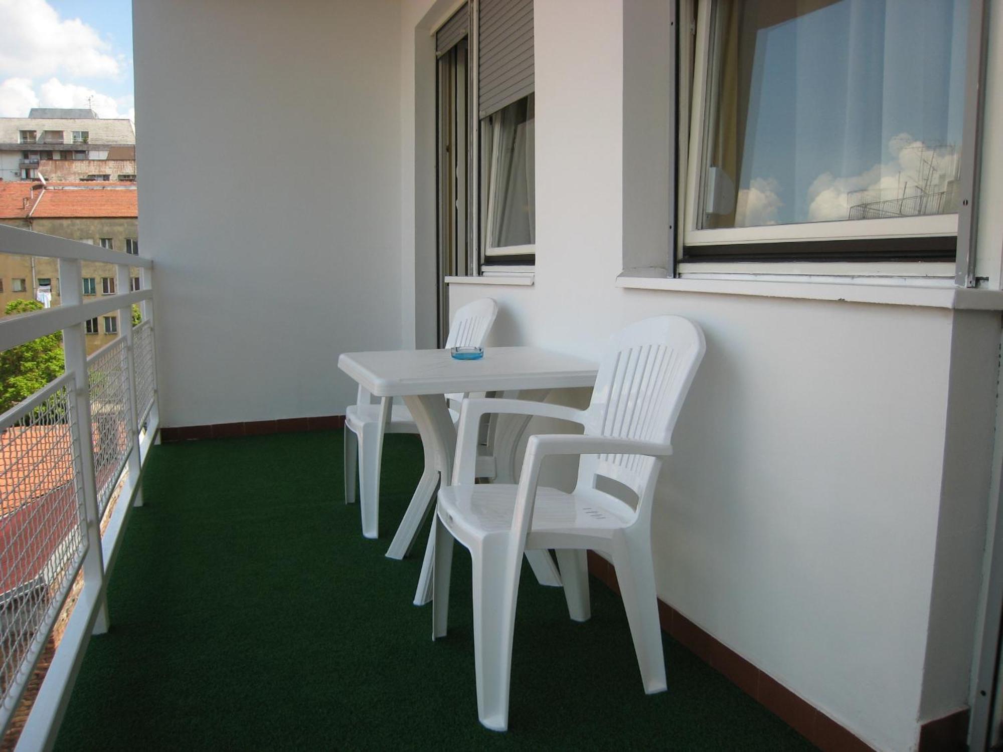 Spirit Hostel And Apartments Belgrád Kültér fotó