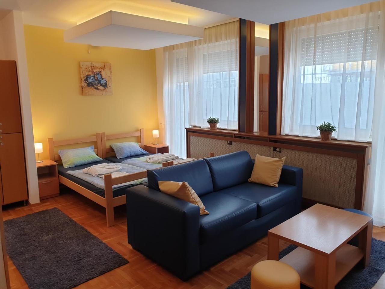 Spirit Hostel And Apartments Belgrád Kültér fotó